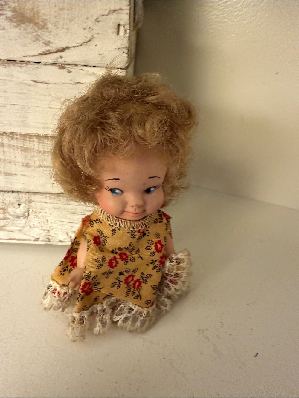Vintage 1965 Uneeda Pee-Wees Mini Doll 3.5” Blonde Floral Dress Pocket Doll